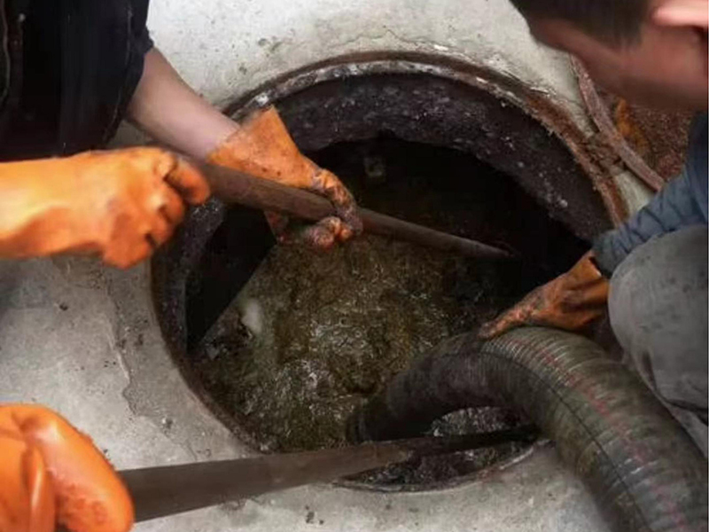 金川清理化粪池时如何避免沼气的危害?